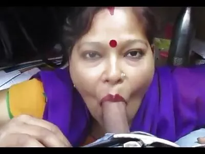 కింకీ త్రీసమ్‌లో మనోహరమైన అందగత్తె