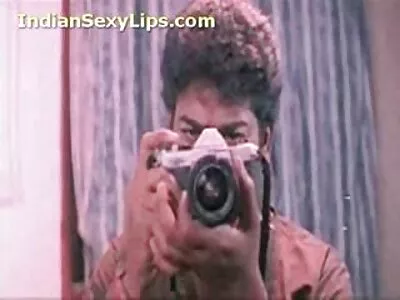 బ్లోండ్ ఆమె టిట్స్ వెల్లడించింది
